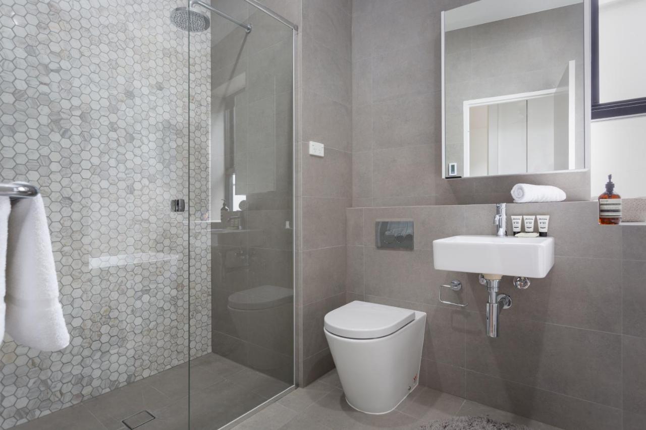 Stylish 2-Bed Apartment With Bbq Patio Near Beach Sydney Luaran gambar